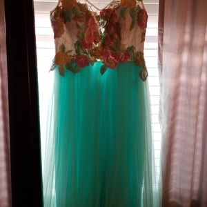 Junior's dress